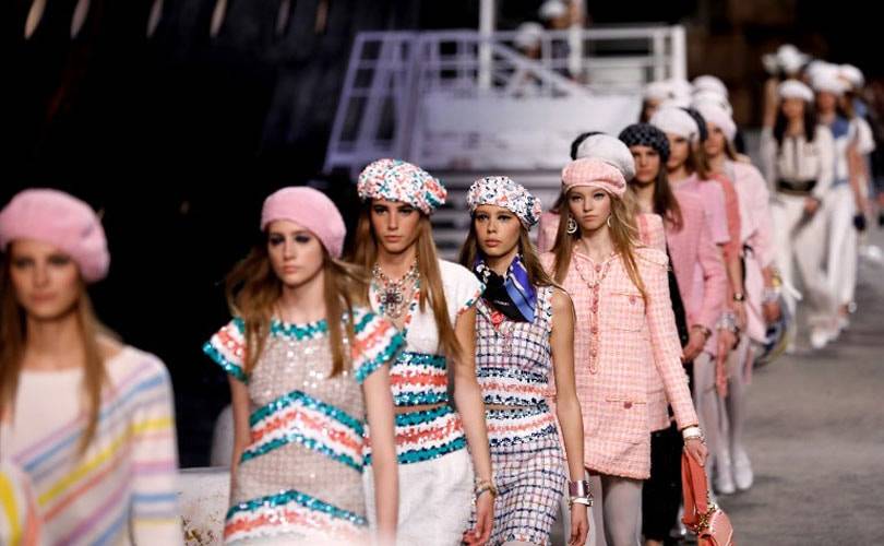 Chanel lanza el ancla en el Gran Palacio de París para presentar un "desfile crucero"