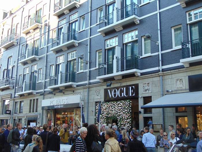 Modebijbel Vogue viert Fashion Night Out in Amsterdam