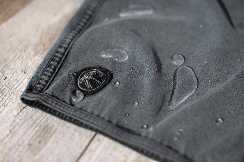 Shorts da surf in denim: O'Neill e Isko 'soffrono di sindrome pionieristica'