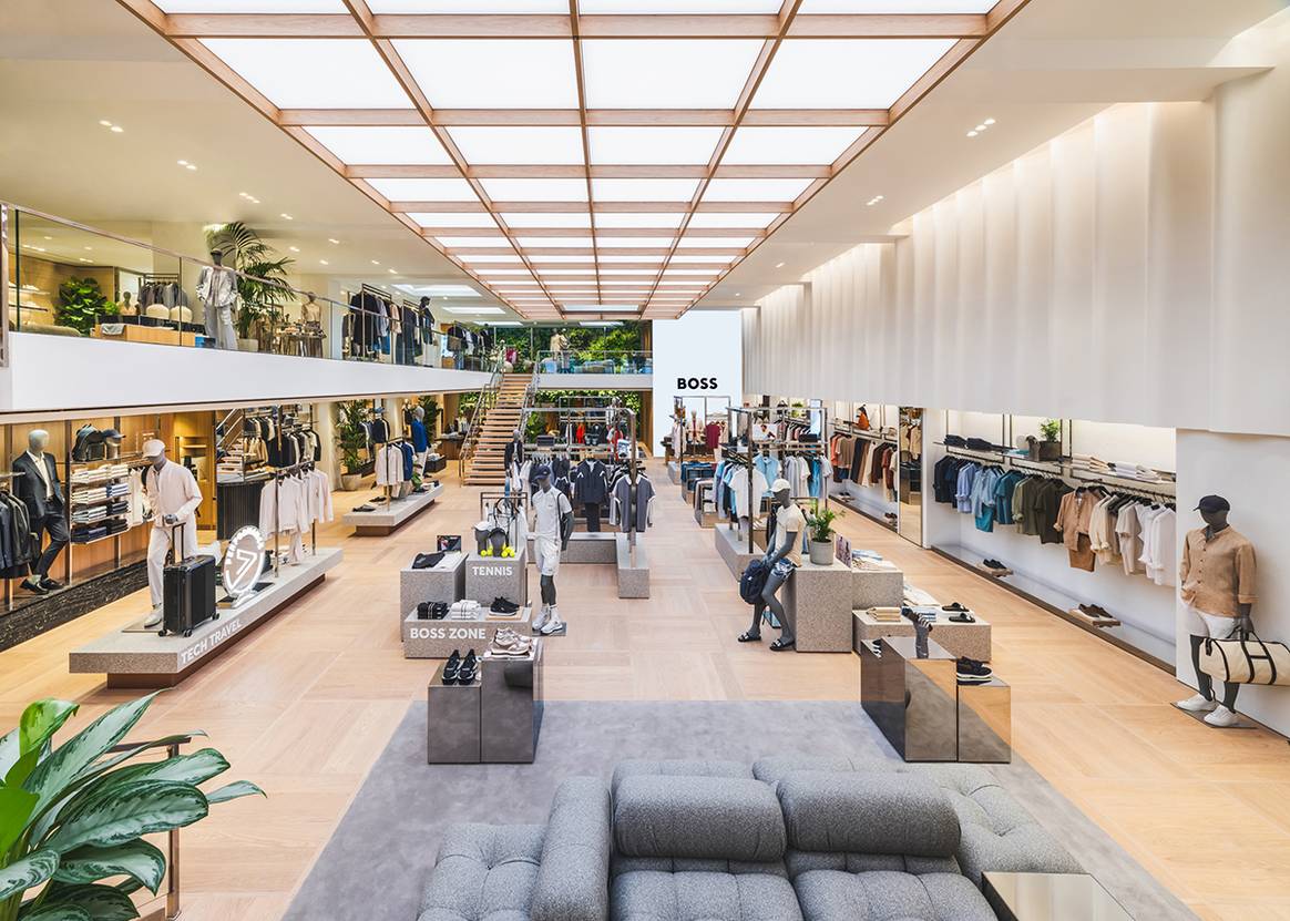Tienda de Boss en el número 84 del paseo de Gracia de Barcelona (España).