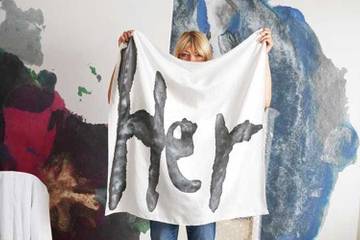 En image : Kim Gordon collabore avec & Other Stories