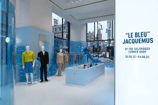 Jacquemus en Selfridges slaan handen ineen voor samenwerking ‘Le Bleu’