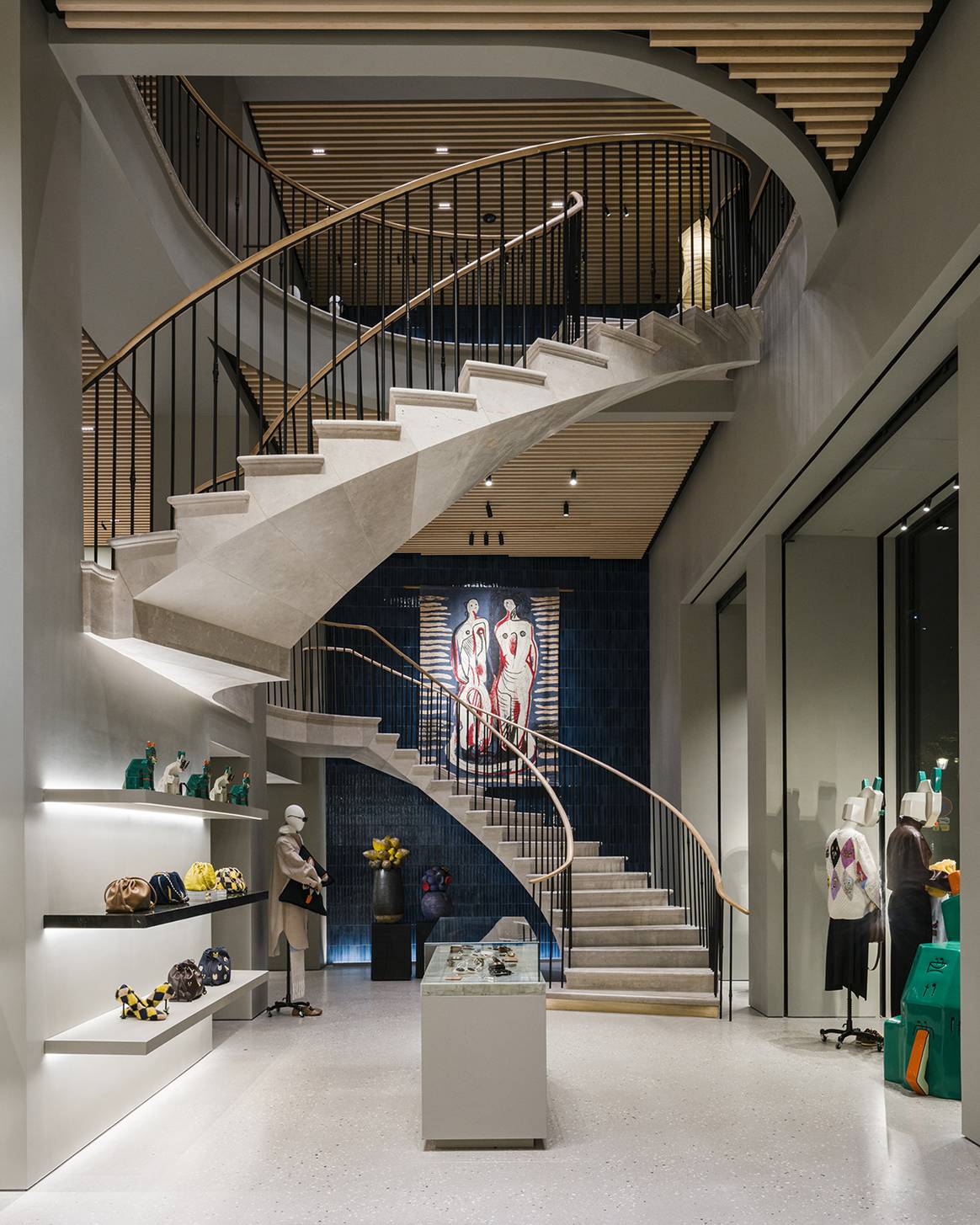 Tienda de Loewe en el número 48 de la Avenue Montaigne de París (Francia).