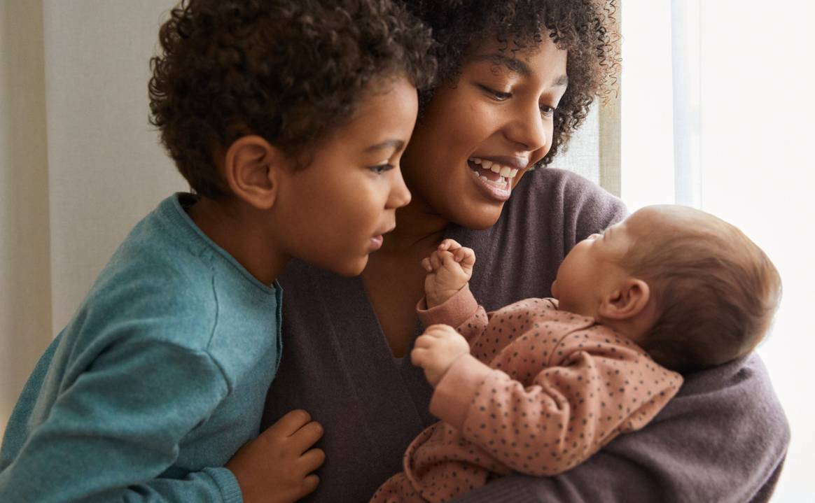 Bekleidung für Neugeborene und Babies von H&M. Bild: H&M Group