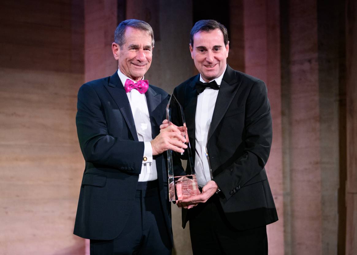 Mango’s CEO Toni Ruiz receiving this year’s ‘Business Leader of the Year’ award from the Spain – U.S. Chamber of Commerce