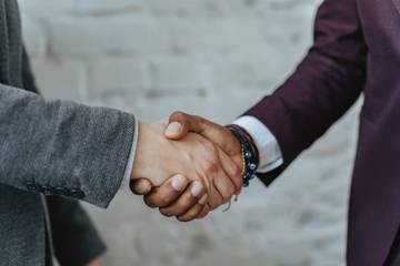 Cronología de las fusiones, adquisiciones y financiación del lujo en el sector de la moda en 2023