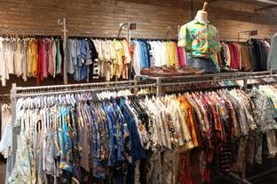 Humana abre una tienda de moda vintage de 500m2 en Ronda Universitat y suma más de 20 locales en Barcelona