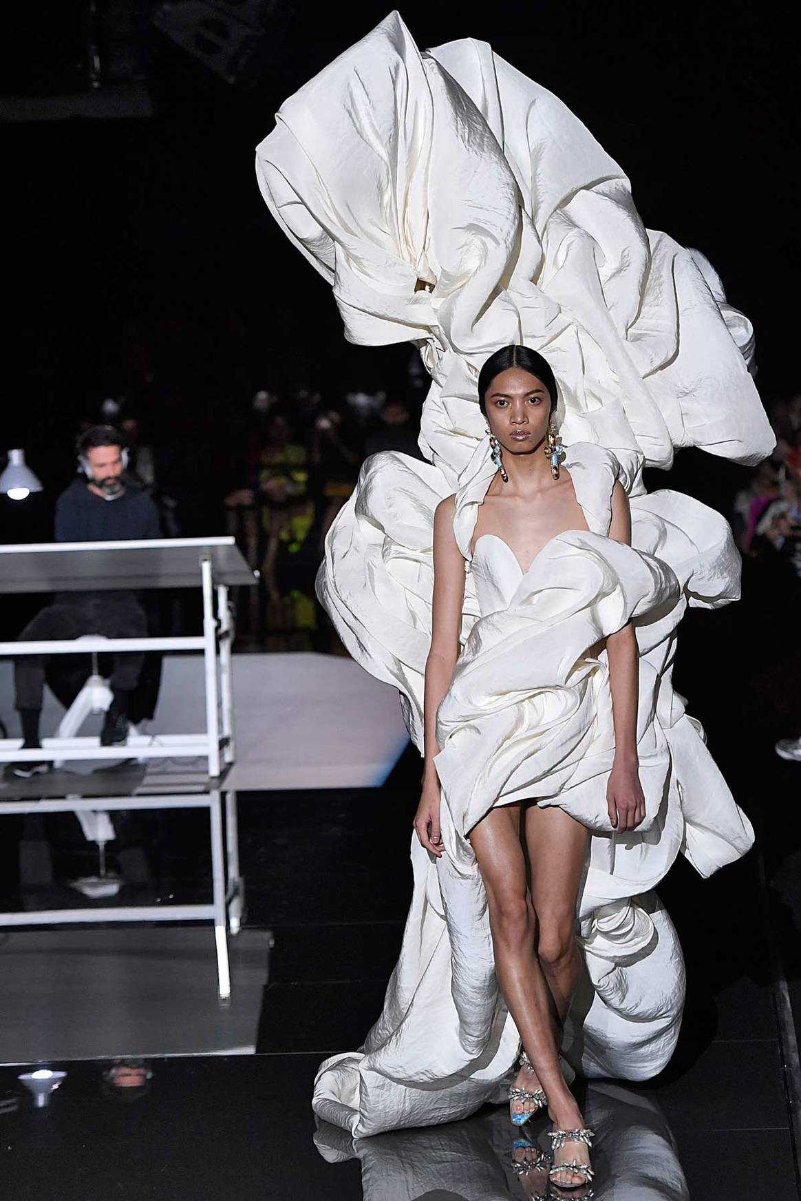 Haute couture à Paris : Schiaparelli fonctionnel, Iris Van Herpen hypnotique