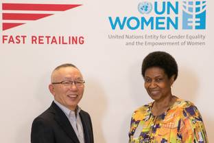 Fast Retailing und UN Women unterzeichnen eine globale Partnerschaft, um Frauen in der Bekleidungsindustrie zu stärken