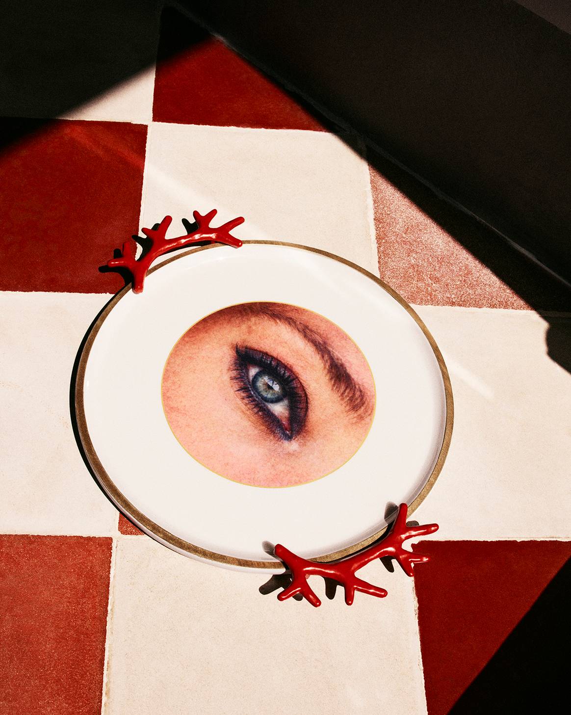 Photography from the camp of the collection capsule “The House of Marisa Berenson”, designed by Marisa Berenson for Zara.