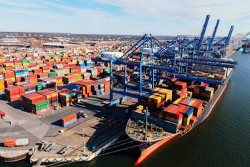 Biden en EU kondigen verbod op export van luxegoederen naar Rusland aan