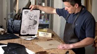 Loewe déplace une partie de son équipe créative à Paris