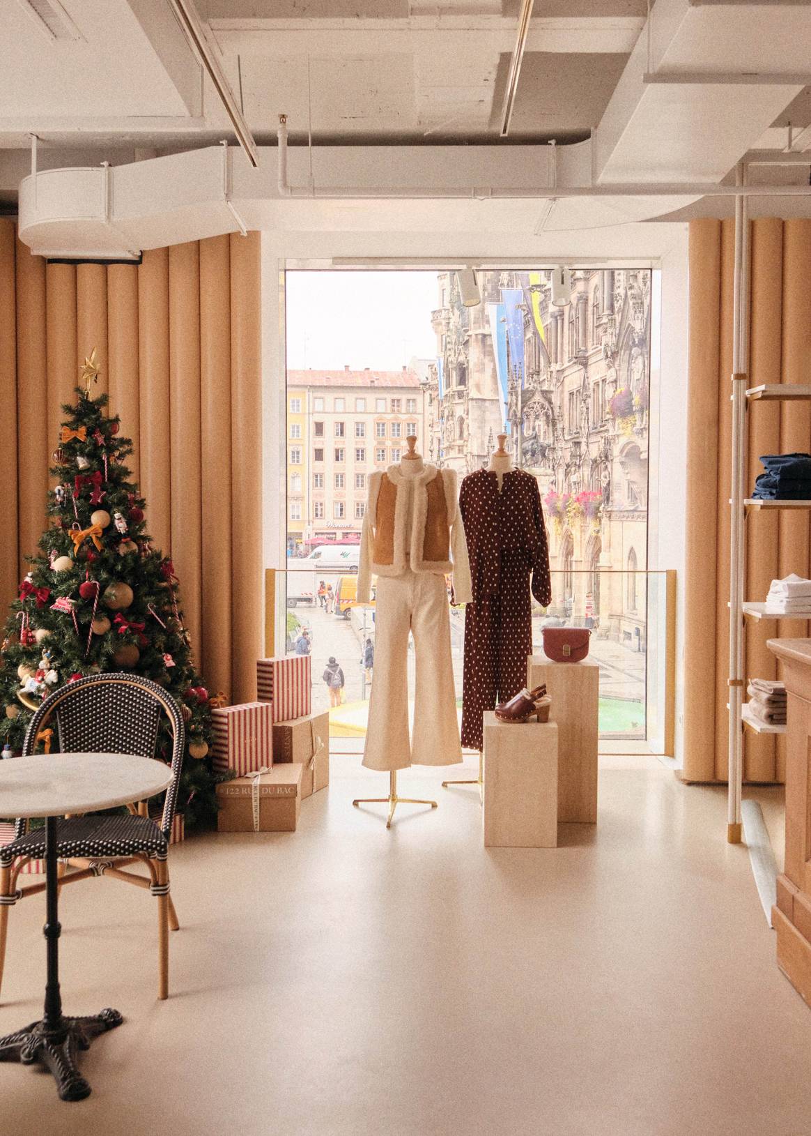 Sézane eröffnet Pop-up-Store im Münchener Kaufhaus Ludwig Beck.