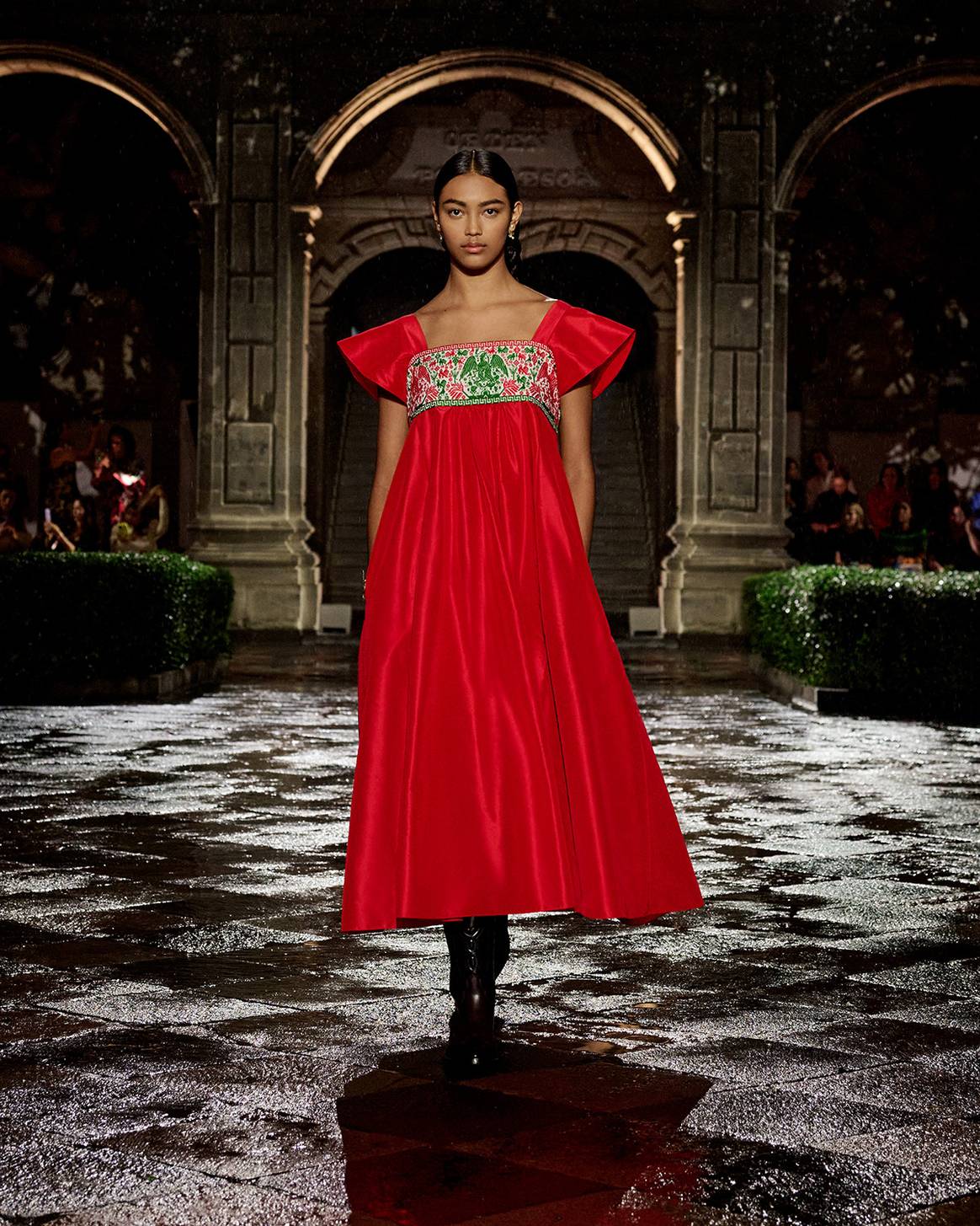 Photo Credits: Dior, desfile de presentación de la colección Crucero 2024 desde el Antiguo Colegio de San Ildefonso de Ciudad de México. Dior, fotografía de cortesía.