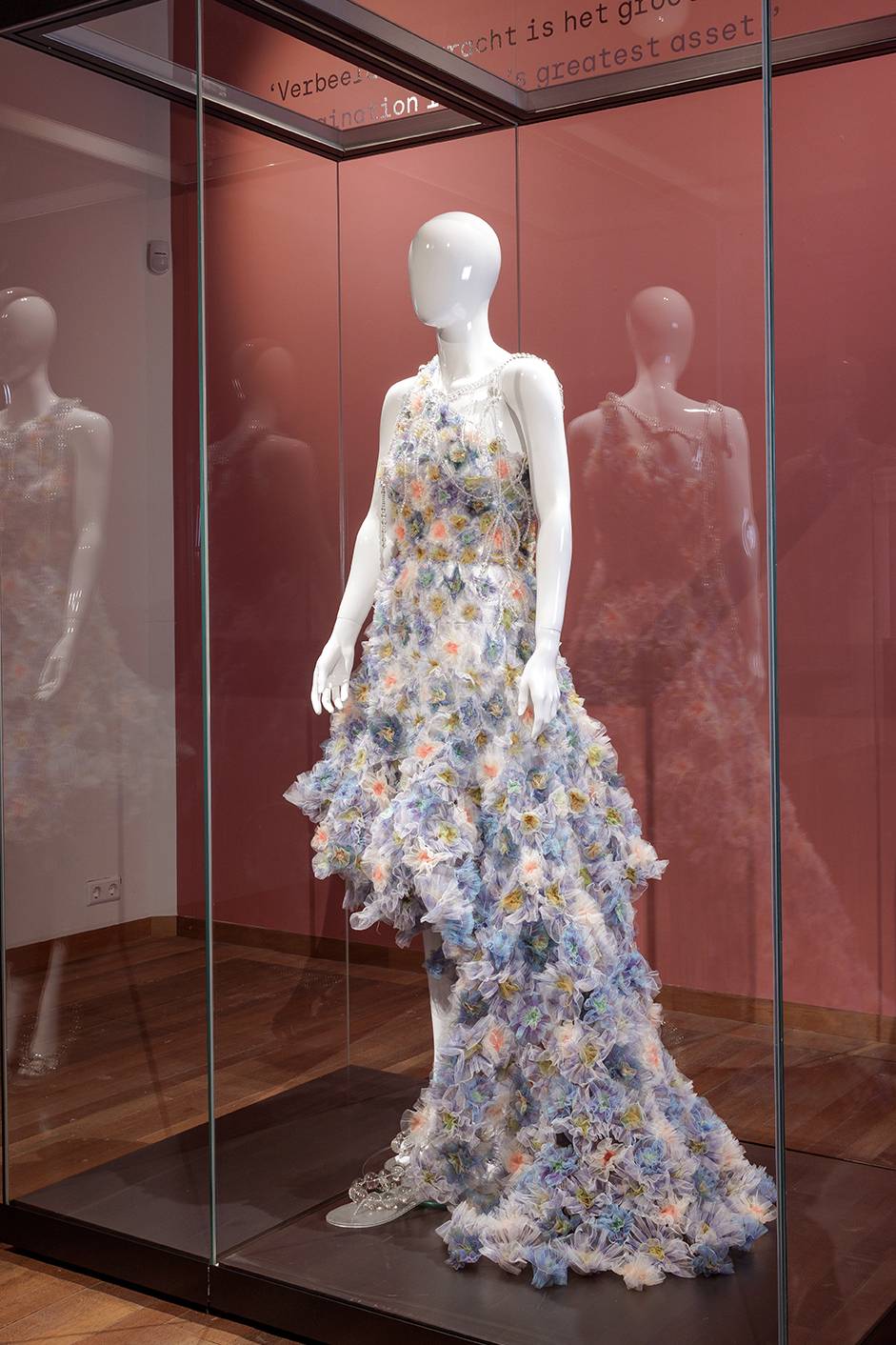 Susan Fang, Assymetrical Flower Cluster Dress, Shanghai, 2023.