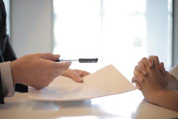 Le imprese con diritti di proprietà intellettuale pagano stipendi più alti