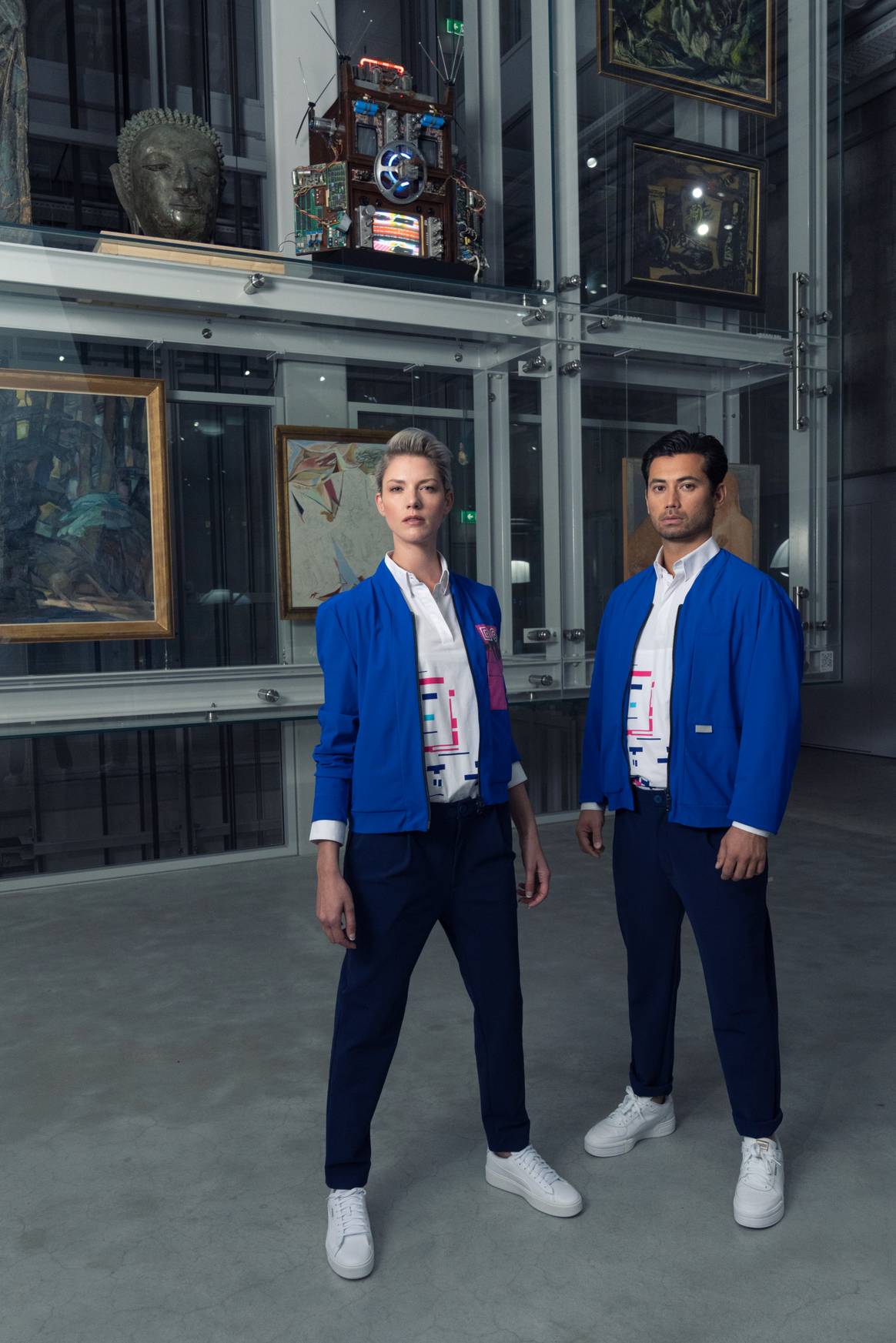 De outfits van de museumhosts. Foto: Brendan de Clercq, via By Rockland