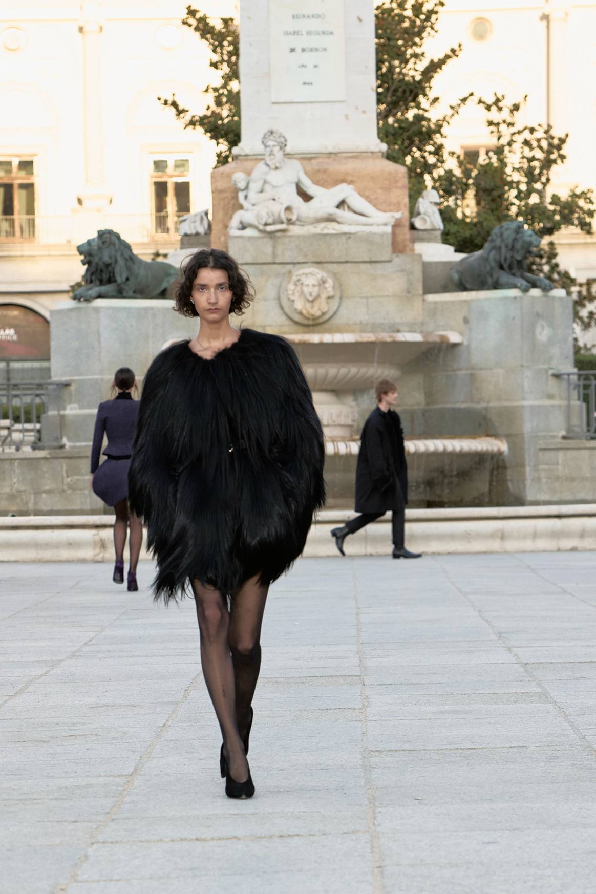 Diseño de Duyos. Desfile inaugural de Madrid es Moda en la plaza de Oriente de Madrid, el sábado 13 de septiembre de 2025.