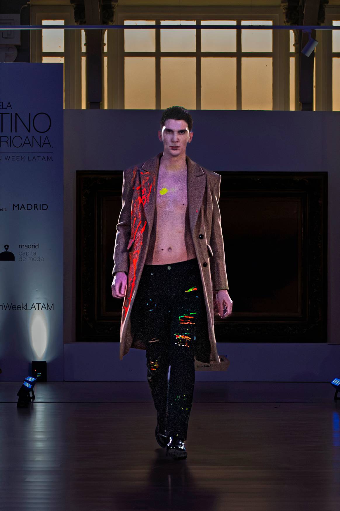 Desfile de Juan Carlos Santoscoy en la pasarela Fashion Week Latam de noviembre de 2024.