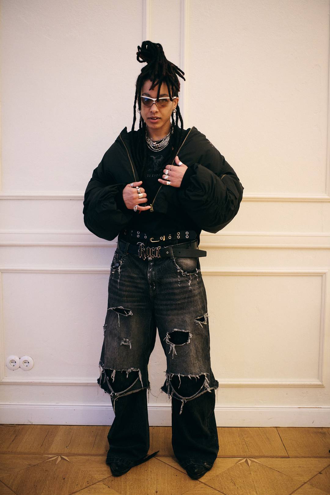 L'artista @Goldie.333 alla sfilata FW26 di Andrej Gronau