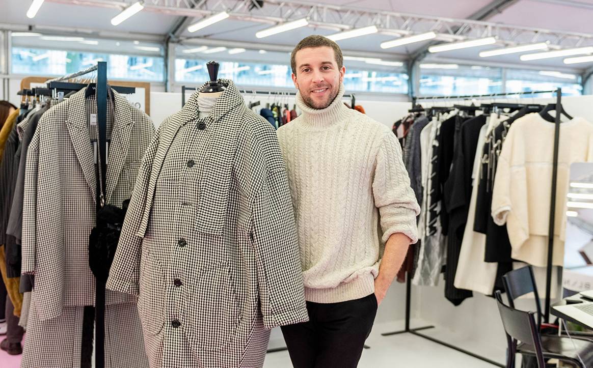 Pierre-François Valette sur le stand de Premiere Classe