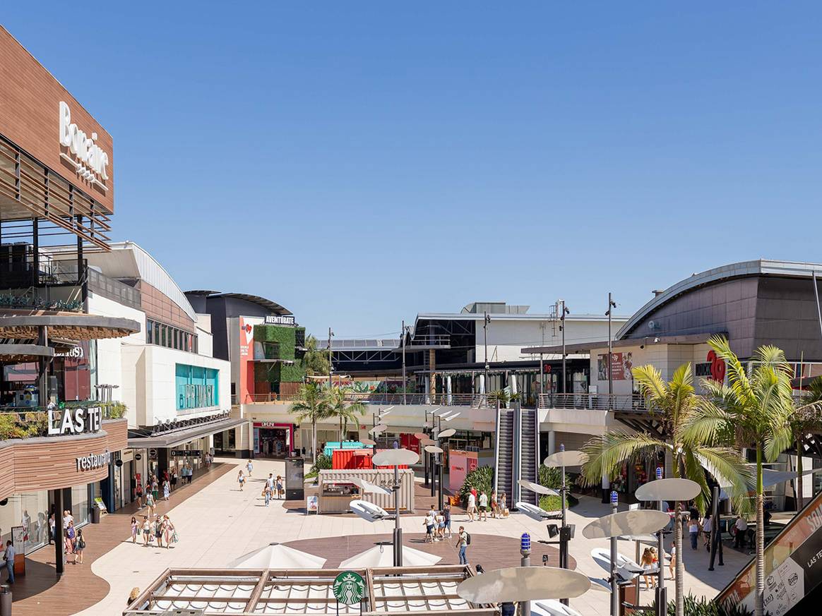 Plaza central del centro comercial Bonaire de Aldaia (Valencia) en una imagen de archivo previa al paso de la DANA que afectó a la zona sur del área metropolitana de Valencia el 29 de octubre de 2024.