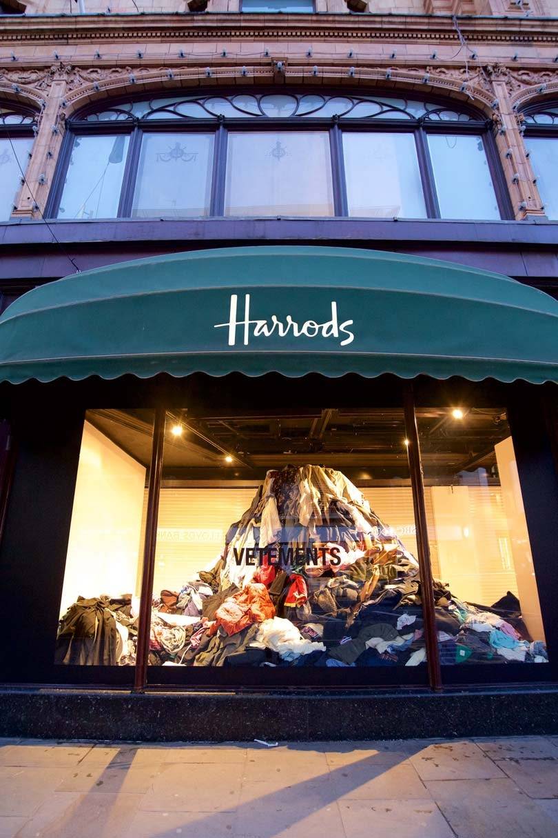 En imágenes: Vetements x Harrods