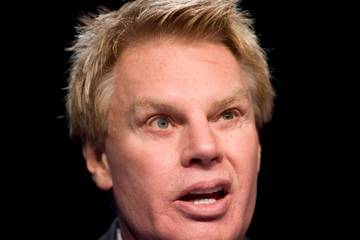 CEO Abercrombie & Fitch Mike Jeffries steps down