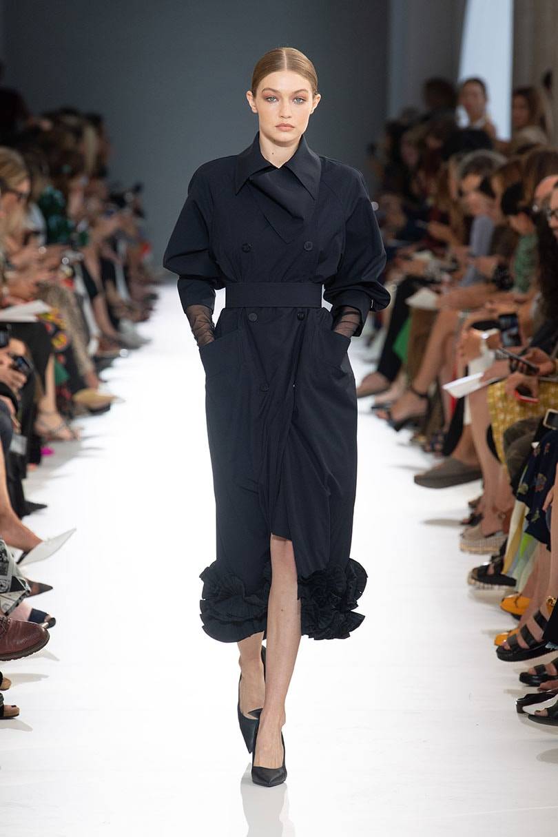 Mode à Milan: des amazones chez Fendi et Max Mara