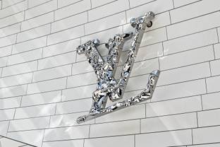  Des baskets Nike-Vuitton dessinées par Virgil Abloh aux enchères