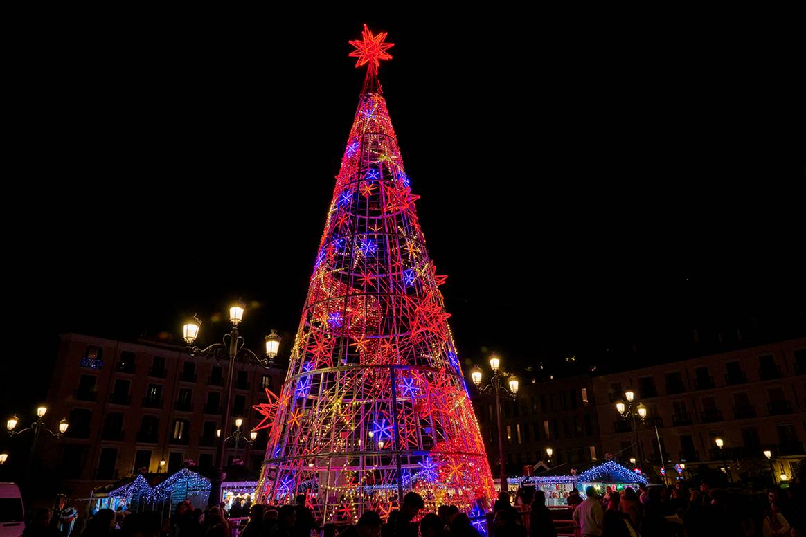 Árbol de Navidad de luz de Madrid diseñado por Ulises Mérida.