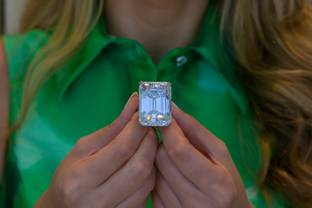Un diamante azul muy raro se subastó en 21,5 millones de dólares en Ginebra