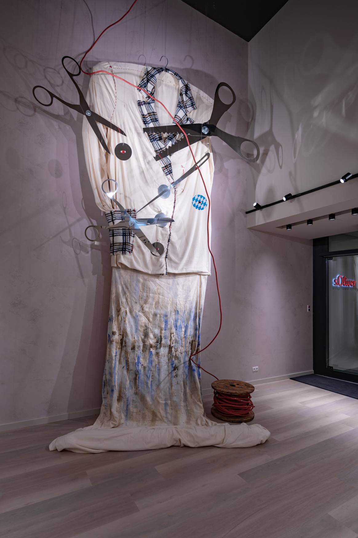 Installation von Peter Lindenberg im S.Oliver Flagship-Store in München | Foto: S.Oliver