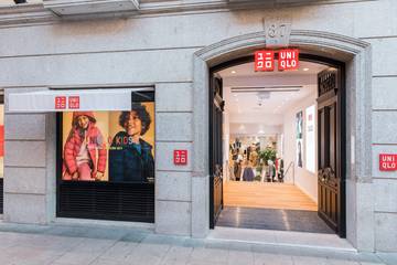 Uniqlo incorpora un robot capaz de doblar camisetas