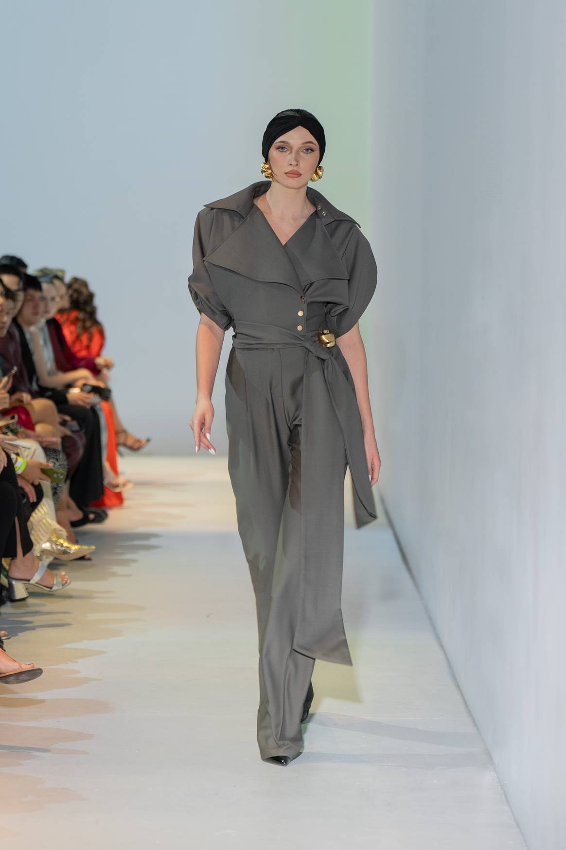 Looks monocromáticos imperaron en la colección.