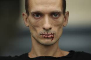 L’artiste Piotr Pavlensky est le prochain visage de la marque Coucoubébé