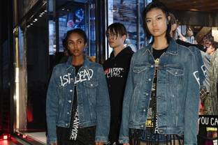 Diesel crée le buzz à Milan avec Nicki Minaj pour présenter sa collection "Hate Couture"