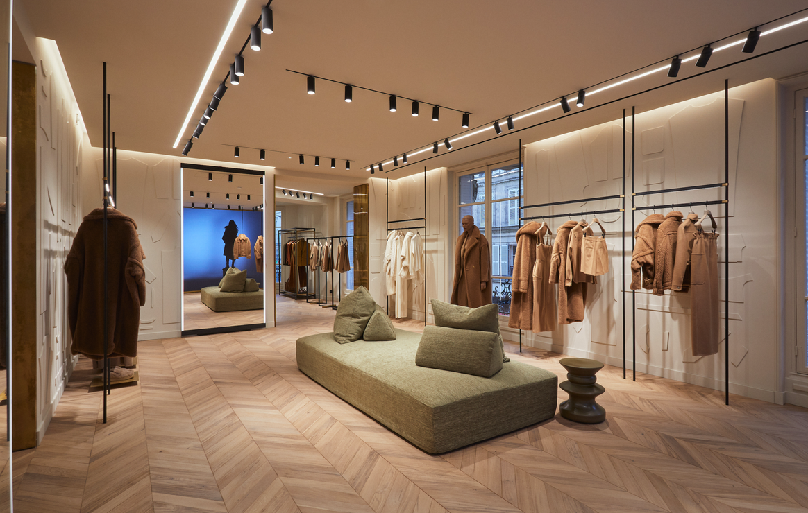 Boutique Max Mara située au 37 rue du Four