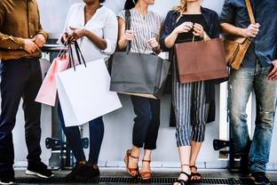 El tráfico peatonal disminuye y aumentan las compras por móvil
