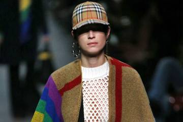 Arcoíris y estilo retro en el último desfile de Christopher Bailey para Burberry