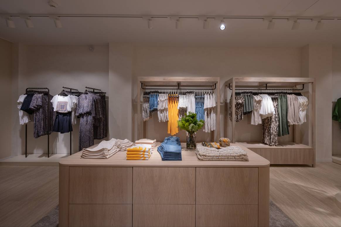 Comma store in Mannheim, Germany / Comma