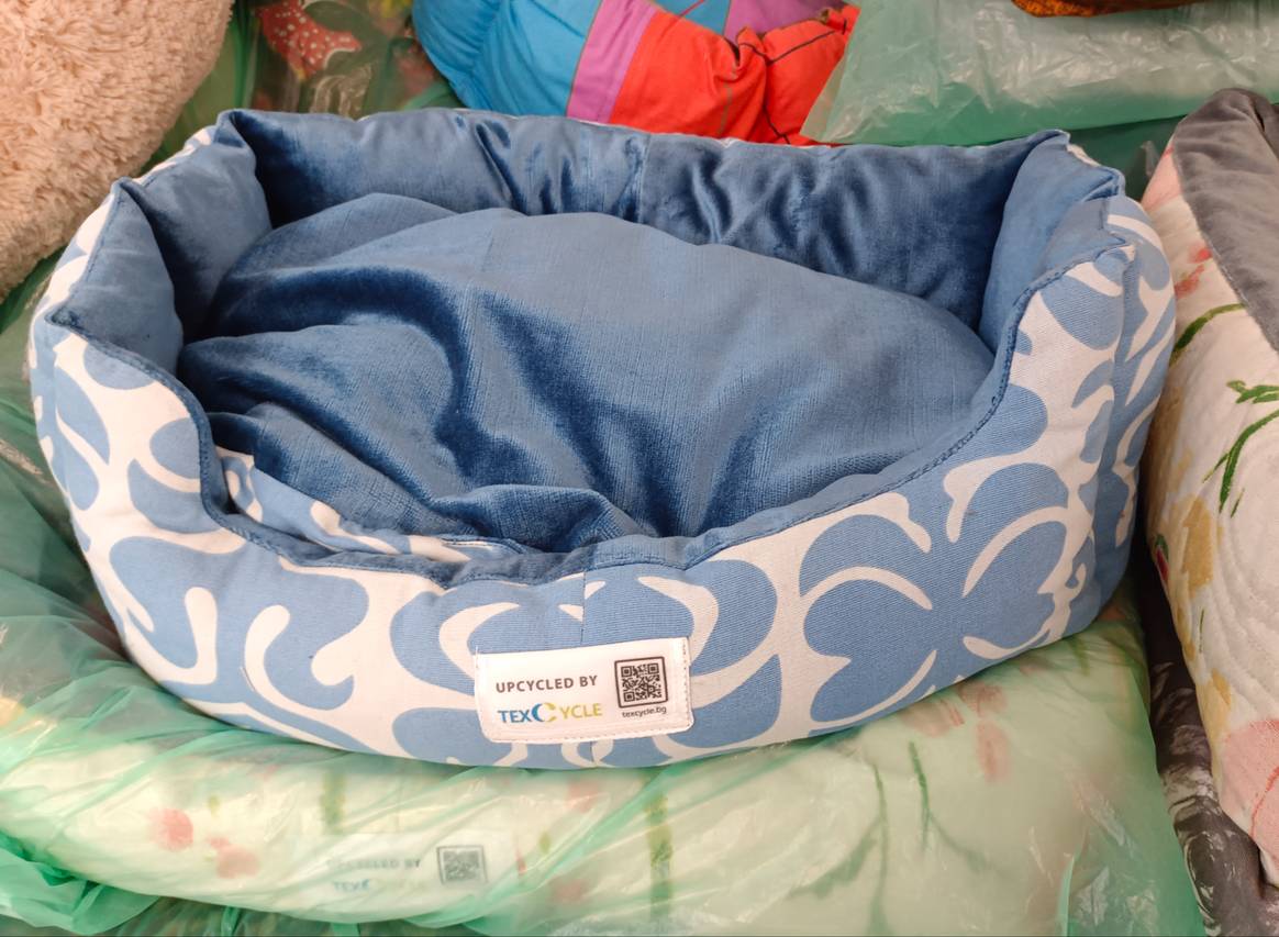 TexCycle upcycles cosy dog beds from leftover textiles and filling materials.