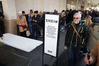    "C'est moins cher" : les premiers clients de Shein se pressent au BHV