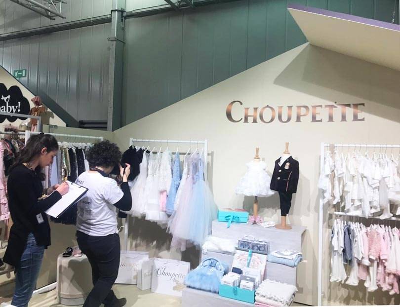 Choupette принимает участие в международной выставке во Флоренции Pitti Immagine Bimbo 2019.