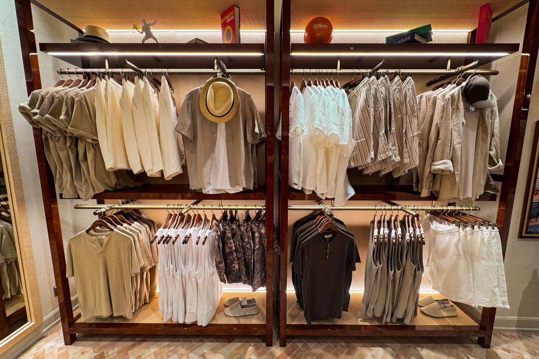 L'interno del negozio Alcott di Taorimina