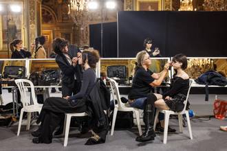 Backstage : focus sur les travailleurs de l'ombre de la Fashion Week parisienne