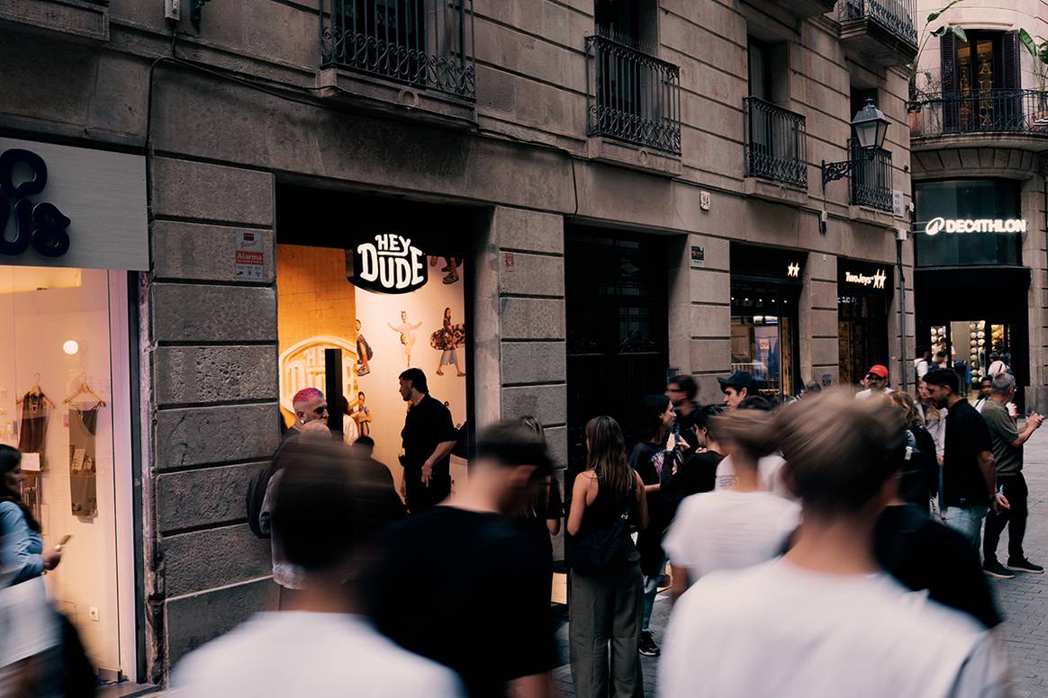 Inauguración de la tienda de HeyDude en el número 24 de la calle de la Canuda de Barcelona (España).