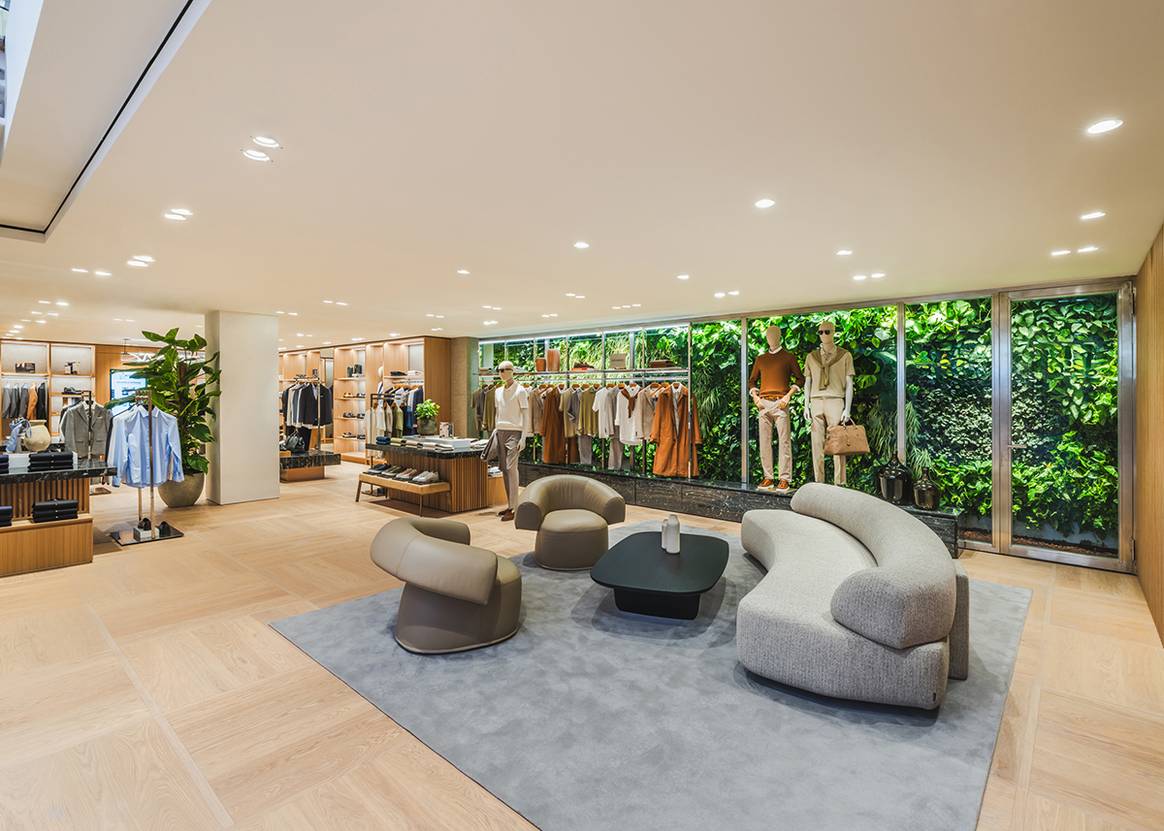 Tienda de Boss en el número 84 del paseo de Gracia de Barcelona (España).