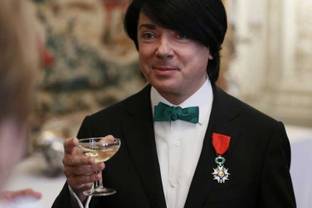 Валентин Юдашкин создаст коллекцию одежды для "Фаберлик"