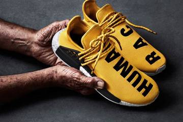 Un Las zapatillas deportivas Pharrell Williams Hu NMD para